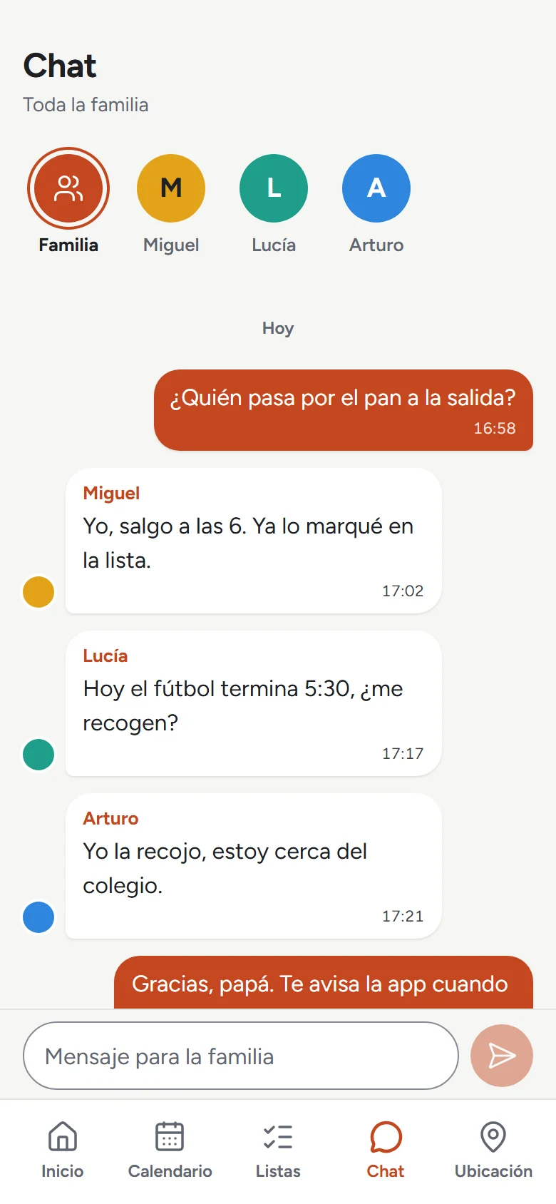 Chat de la familia: quién pasa por el pan y quién recoge a Lucía del fútbol.